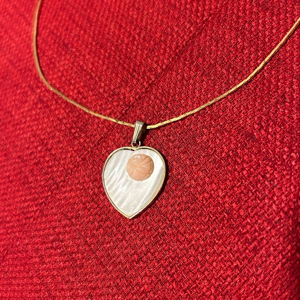Vintage Avon Gold Tone Necklace with Heart & Rosette Pendant